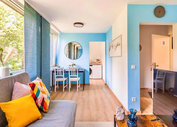 - Heavenly Apartment In The Heart Of Duisburg - 2 Mins Hbf Central Station - Big Tv & Working Space & Netflix -