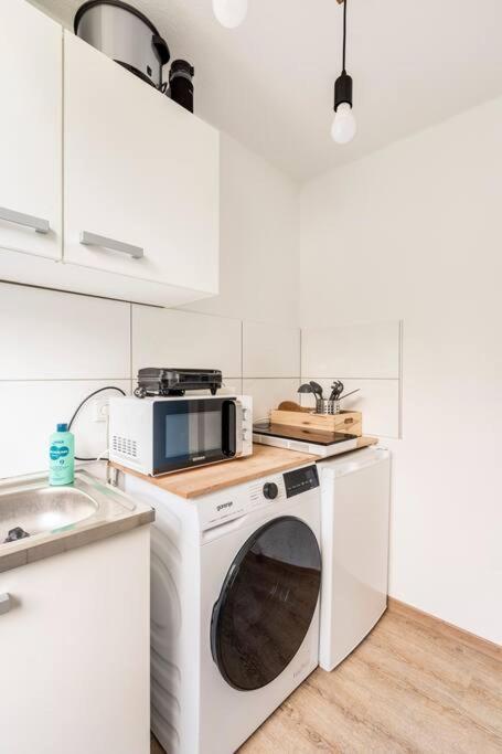 - Heavenly In The Heart Of - 2 Mins Hbf Station - Big Tv & Working Space & Netflix - *