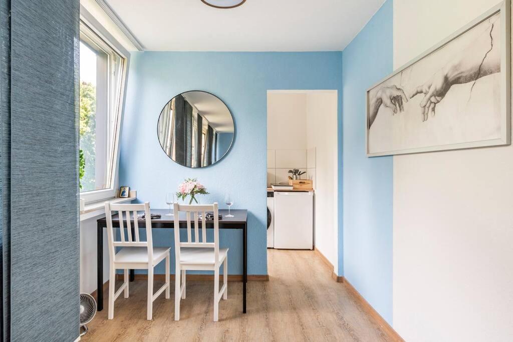 - Heavenly In The Heart Of - 2 Mins Hbf Station - Big Tv & Working Space & Netflix -
