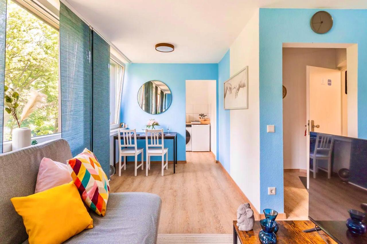 - Heavenly In The Heart Of - 2 Mins Hbf Station - Big Tv & Working Space & Netflix - Apartment Duisburg