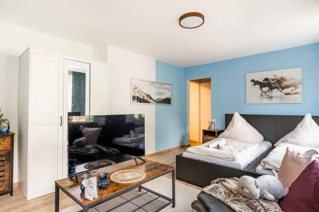 Apartment - Heavenly In The Heart Of - 2 Mins Hbf Station - Big Tv & Working Space & Netflix - Duisburg